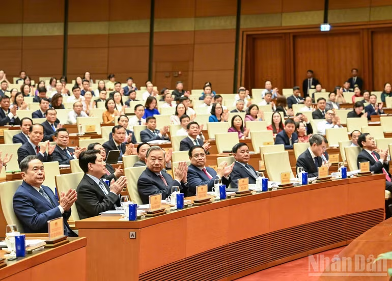 Tổng Bí thư Tô Lâm cùng các đồng chí lãnh đạo Đảng và Nhà nước dự Hội nghị. (Ảnh: DUY LINH)