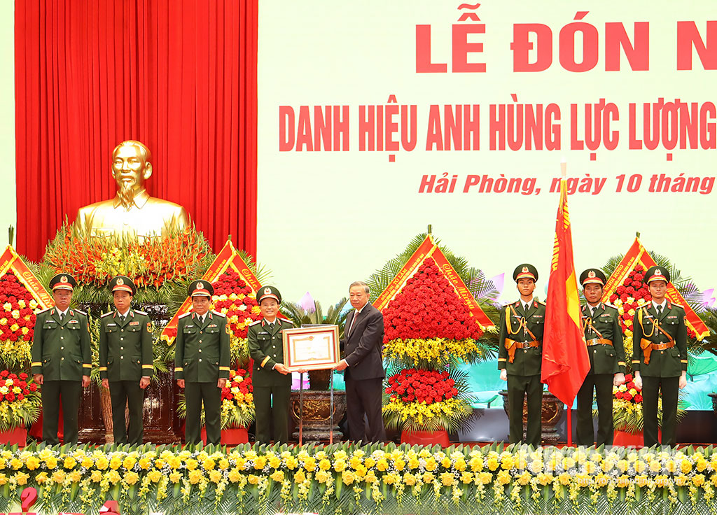 Tổng Bí thư, Chủ tịch nước Tô Lâm trao tặng danh hiệu Anh hùng LLVT Nhân dân cho LLVT Quân khu 3.