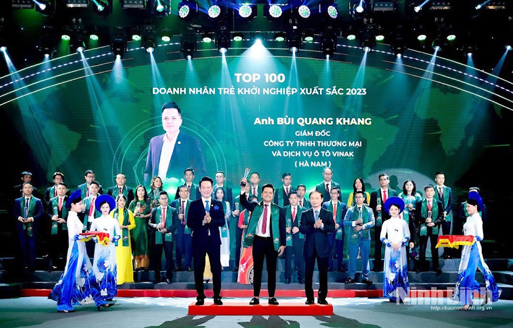 Anh Bùi Quang Khang, Giám đốc Công ty TNHH thương mại và dịch vụ ô tô VinaK (phường Phủ Lý) lọt tốp 100 Doanh nhân trẻ khởi nghiệp xuất sắc toàn quốc năm 2023.