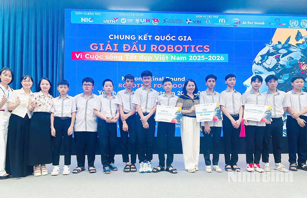 Đội tuyển Yên Ninh Tech (THCS thị trấn Yên Ninh) đoạt giải Ba tại cuộc thi.