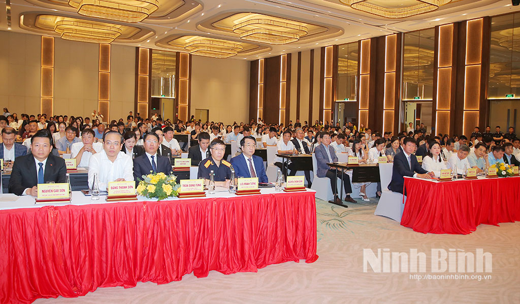 Các đại biểu dự hội nghị.