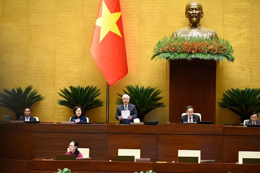 Chủ tịch Quốc hội Trần Thanh Mẫn chủ trì, Phó Chủ tịch Thường trực Quốc hội Đỗ Văn Chiến điều hành phiên họp.