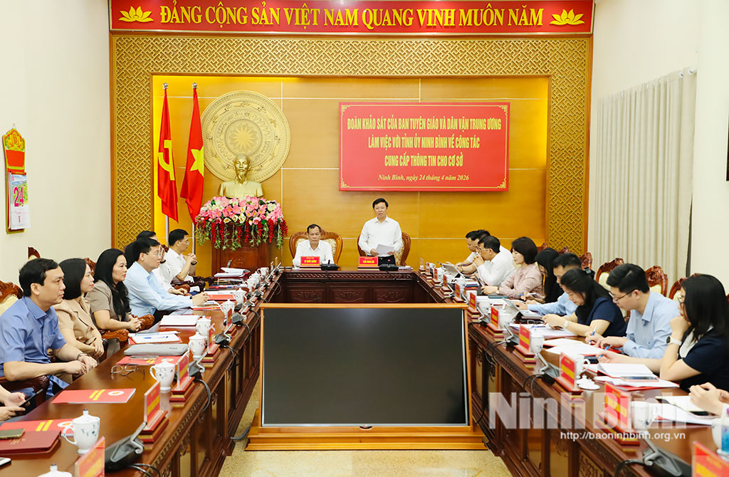 Quang cảnh buổi làm việc.