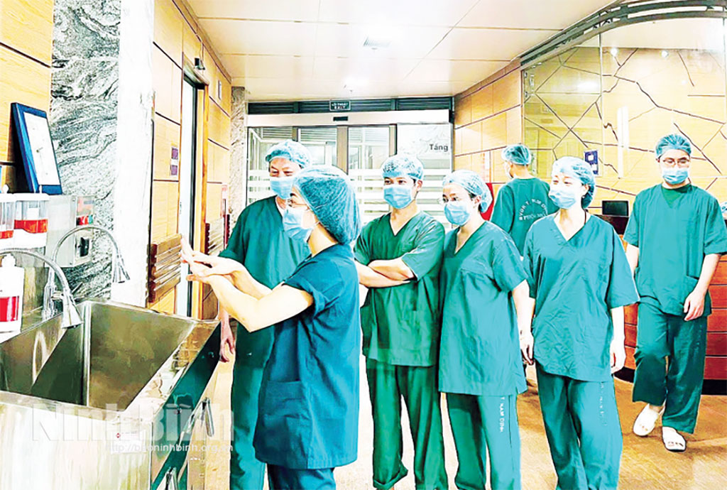 Quy trình vệ sinh tay ngoại khoa để kiểm soát nhiễm khuẩn trong phẫu thuật tại Bệnh viện Đa khoa Nam Định.