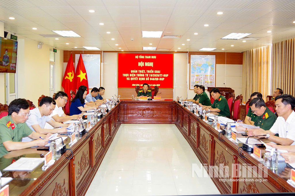 Các đại biểu dự tại điểm cầu tỉnh Ninh Bình.