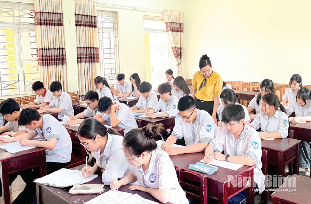 Một tiết học ôn thi lớp 10 THPT năm học 2026-2027 của cô và trò Trường THCS Chu Văn An, phường Kim Bảng.