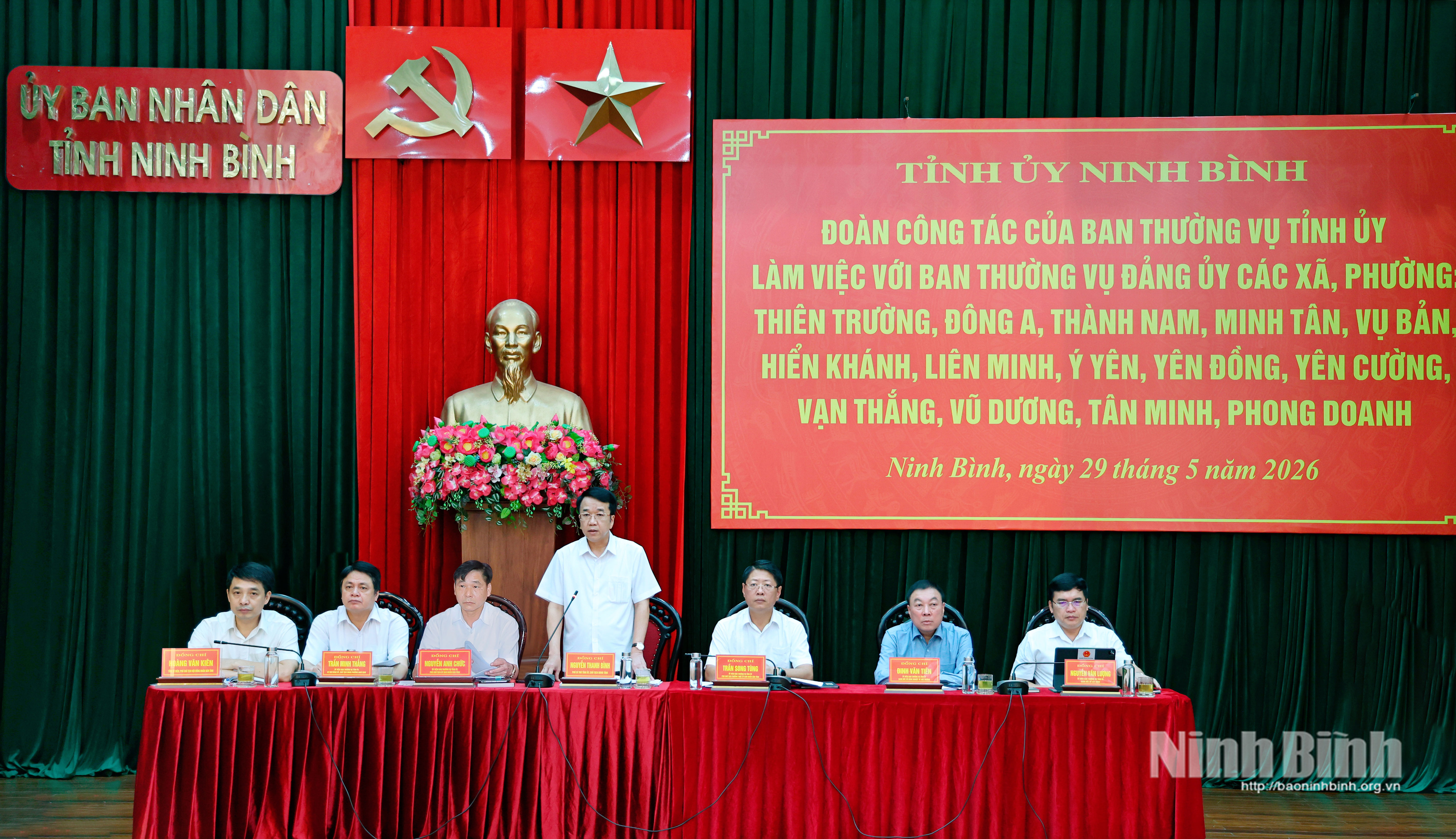 Đồng chí Nguyễn Thanh Bình, Phó Bí thư Tỉnh ủy, Chủ tịch Ủy ban nhân dân tỉnh chủ trì Hội nghị .
