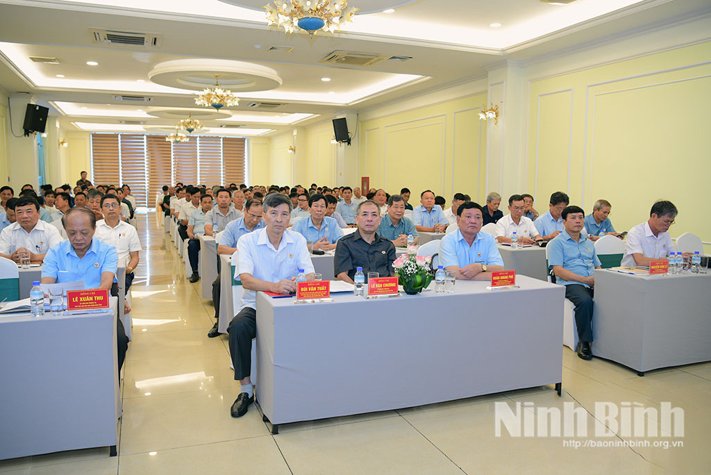 Các đại biểu dự hội nghị.