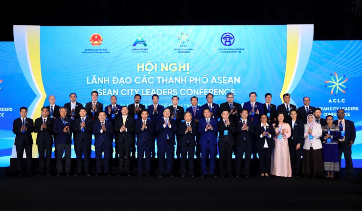 Đại biểu tham dự Phiên Khai mạc Hội nghị Lãnh đạo các thành phố ASEAN chiều 8/6.