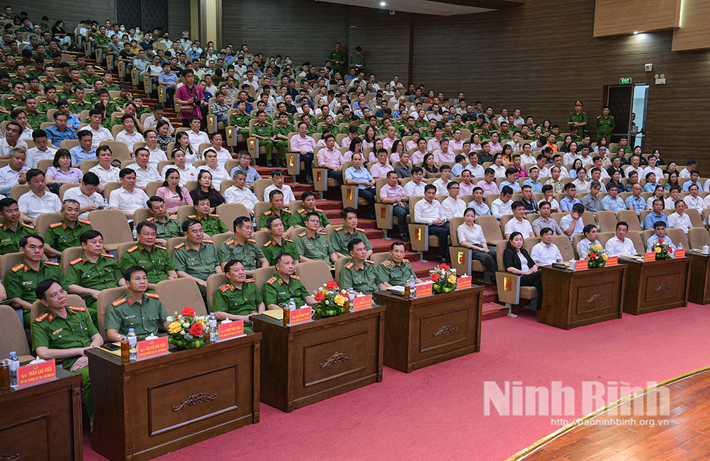 Các đại biểu dự hội nghị.