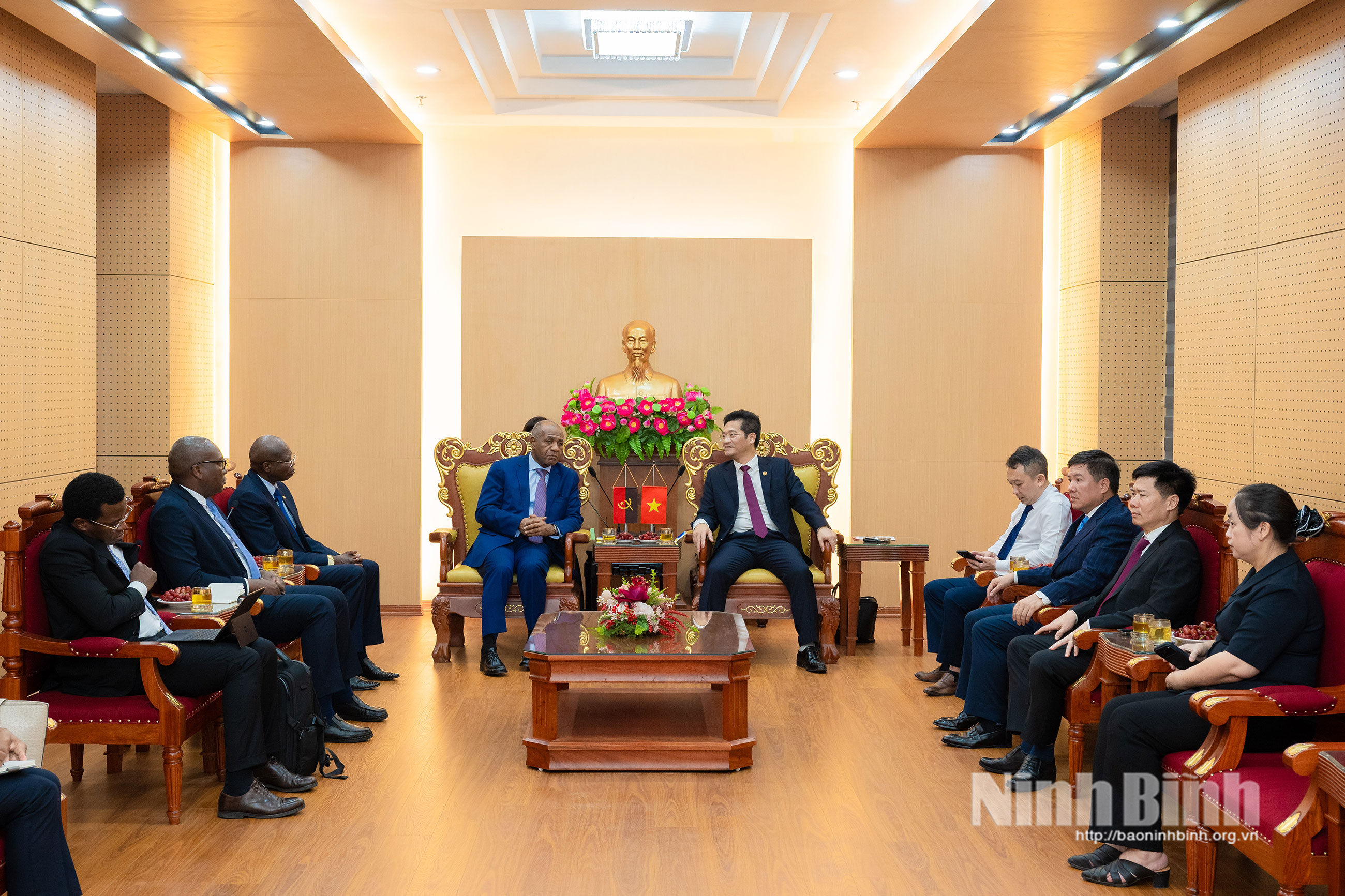 Quang cảnh buổi tiếp xã giao.