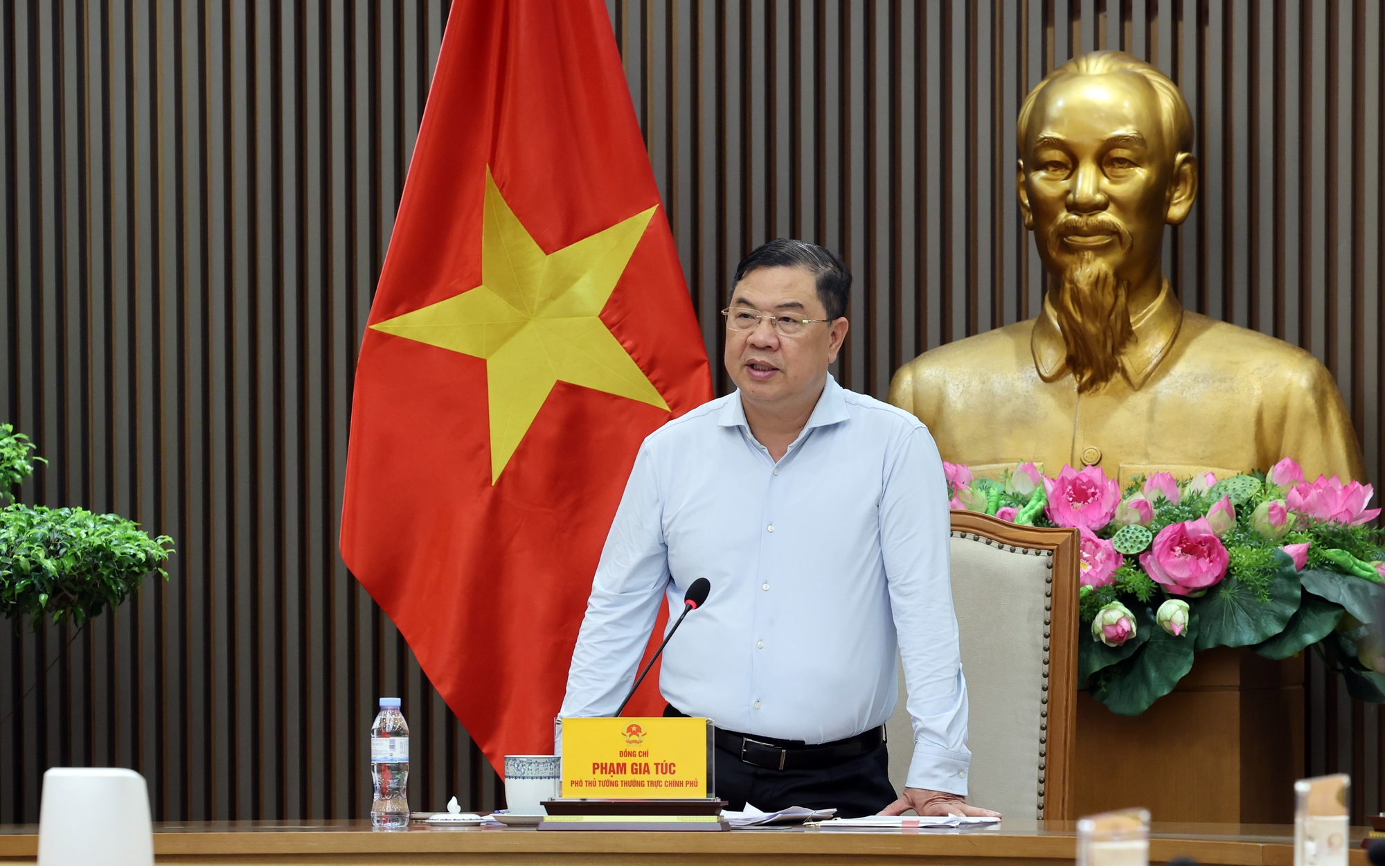 Phó Thủ tướng Thường trực Phạm Gia Túc nêu rõ, kinh doanh xăng dầu là lĩnh vực đặc biệt quan trọng, ảnh hưởng trực tiếp đến hoạt động sản xuất, kinh doanh của doanh nghiệp và đời sống của người dân - Ảnh: VGP/Phương Nguyên