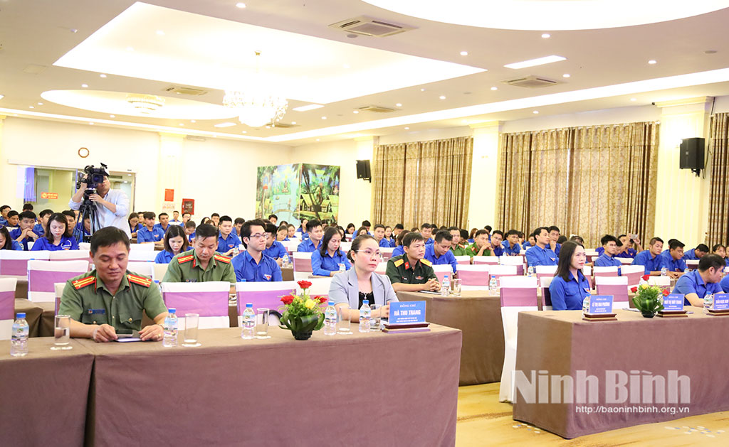 Các đại biểu tham dự hội nghị.