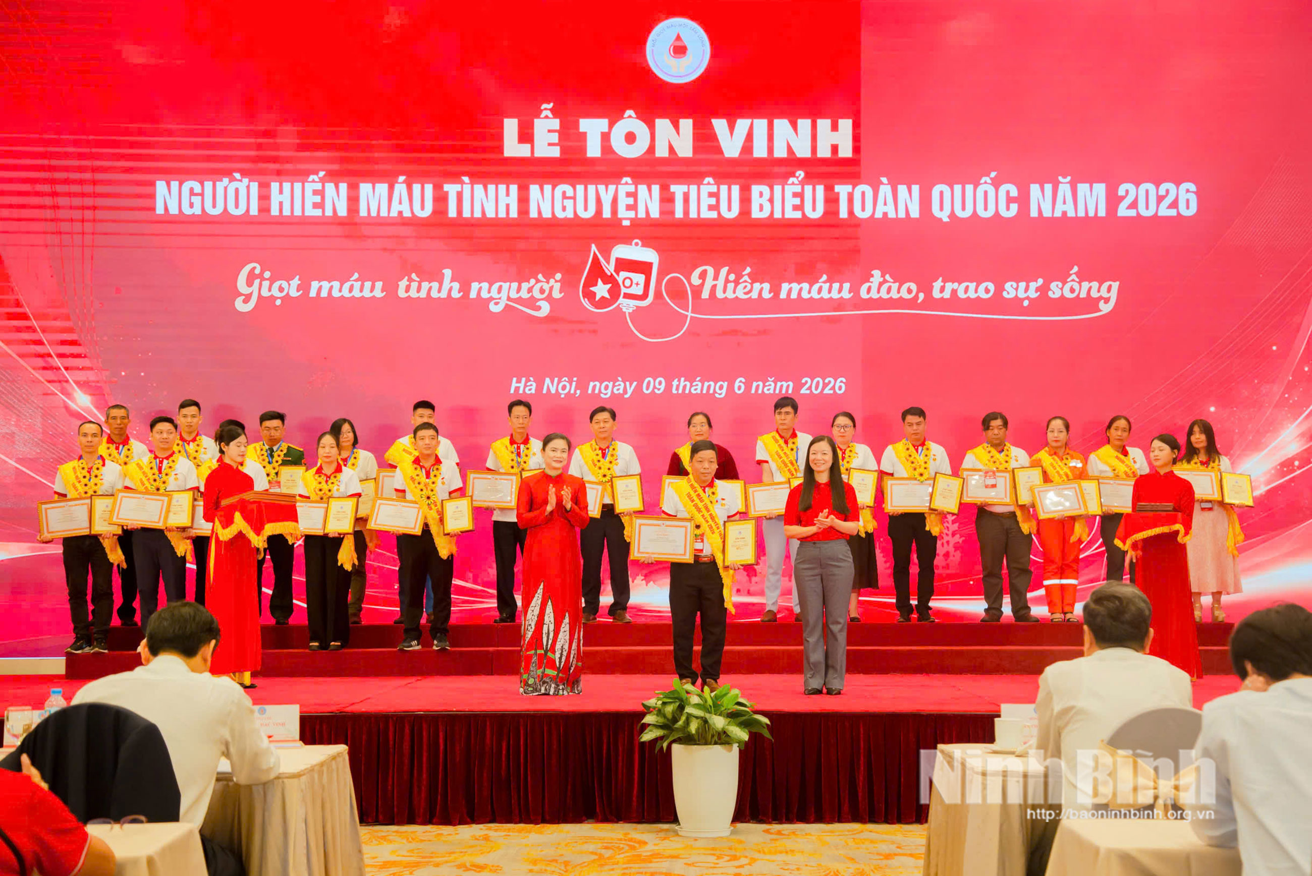 Anh Mai Đức Trung tại Lễ tôn vinh người hiến máu tình nguyện tiêu biểu toàn quốc năm 2026.
