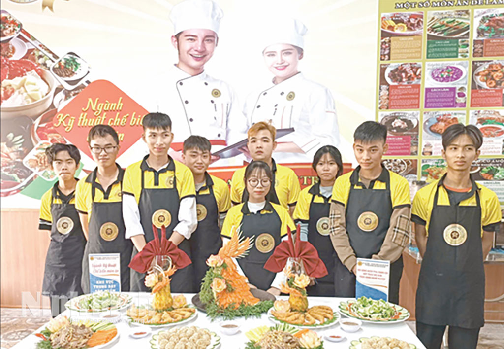Lớp đào tạo nghề kỹ thuật chế biến món ăn tại Trung tâm Giáo dục nghề nghiệp - Giáo dục thường xuyên Hải Hậu. Ảnh: CTV
