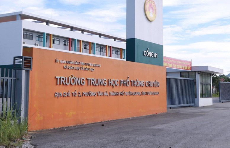 Phó Thủ tướng yêu cầu tỉnh Tuyên Quang tổ chức trao đổi, làm việc với tất cả phụ huynh và học sinh của nhà trường tham gia kỳ thi, trên cơ sở đó, kiến nghị, đề xuất với Bộ Giáo dục và Đào tạo về phương án xử lý cụ thể bảo đảm quyền lợi chính đáng cho các thí sinh; hoàn thành trước ngày 9/7/2026.