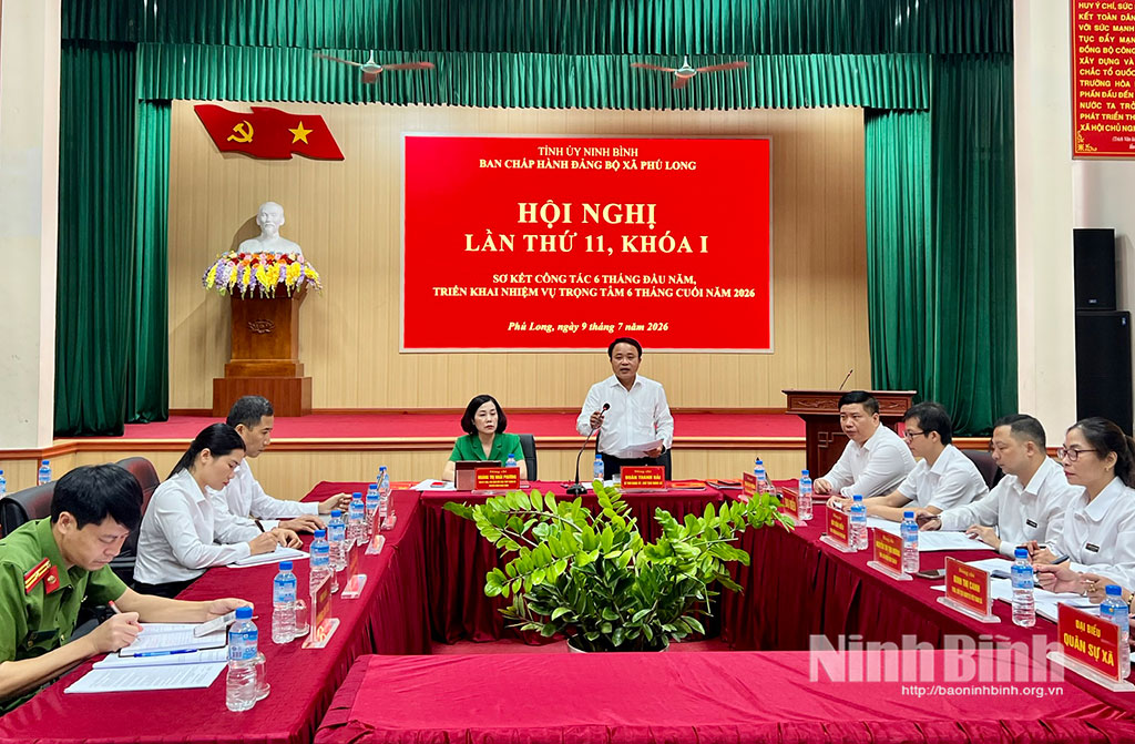 Quang cảnh hội nghị sơ kết công tác 6 tháng đầu năm, triển khai nhiệm vụ 6 tháng cuối năm 2026 của Đảng uỷ xã Phú Long. Ảnh: Minh Phạm