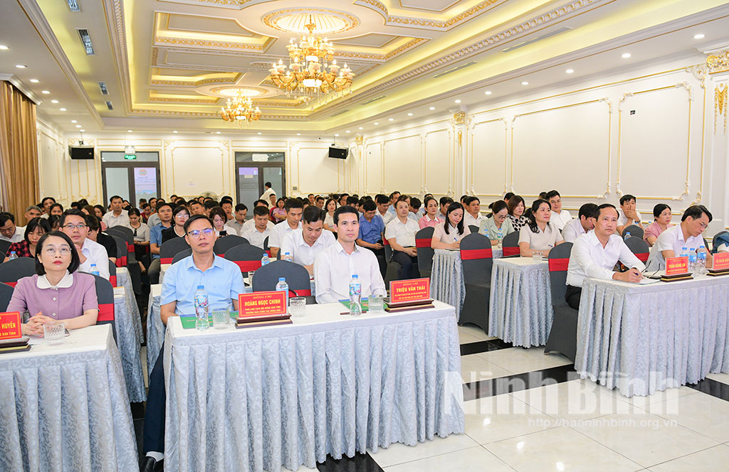 Các đại biểu dự hội nghị.