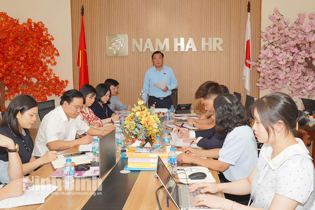 Quang cảnh buổi làm việc.