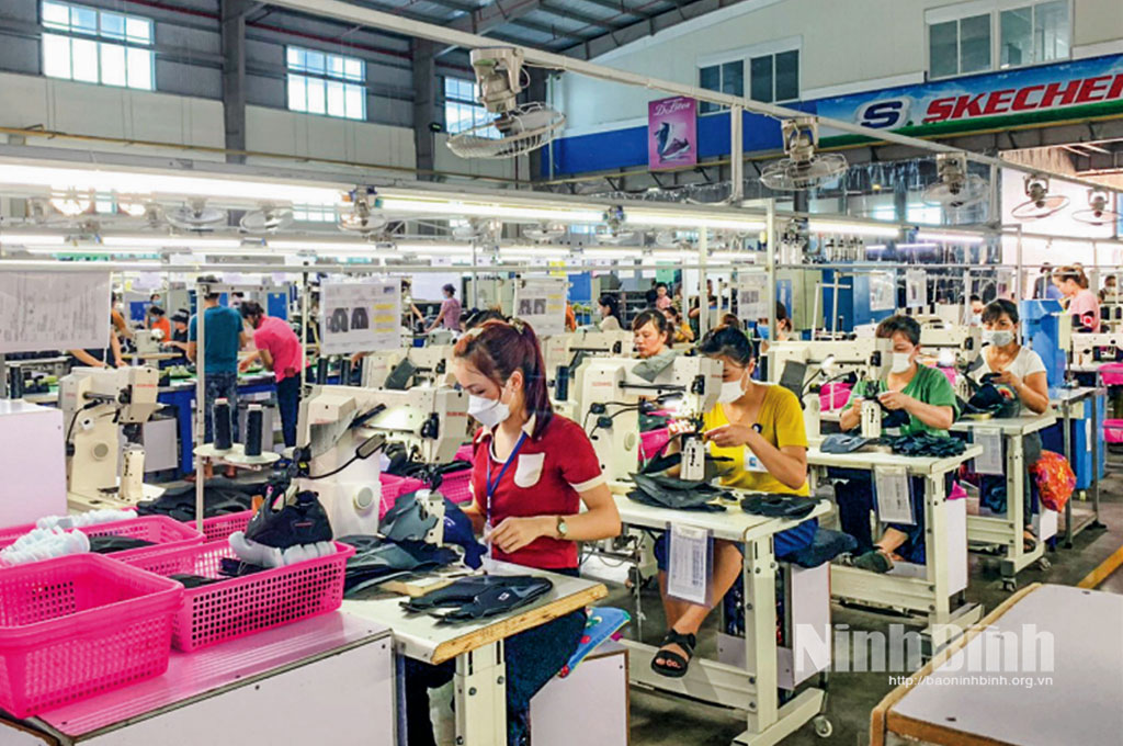 Production line of Ever Great Global textile and garment JSC in Gia Van ICs.