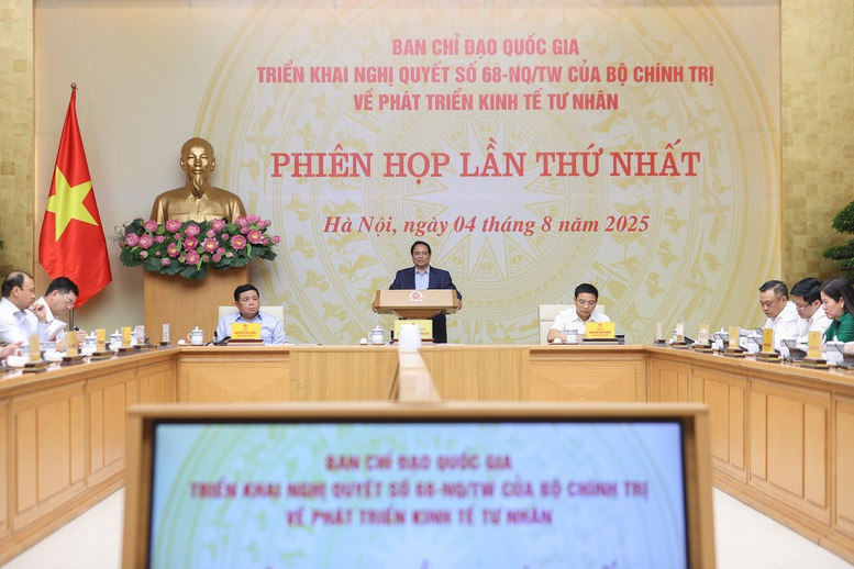 Phiên họp lần thứ nhất Ban Chỉ đạo quốc gia triển khai Nghị quyết số 68-NQ/TW của Bộ Chính trị về phát triển kinh tế tư nhân - Ảnh: VGP/Nhật Bắc