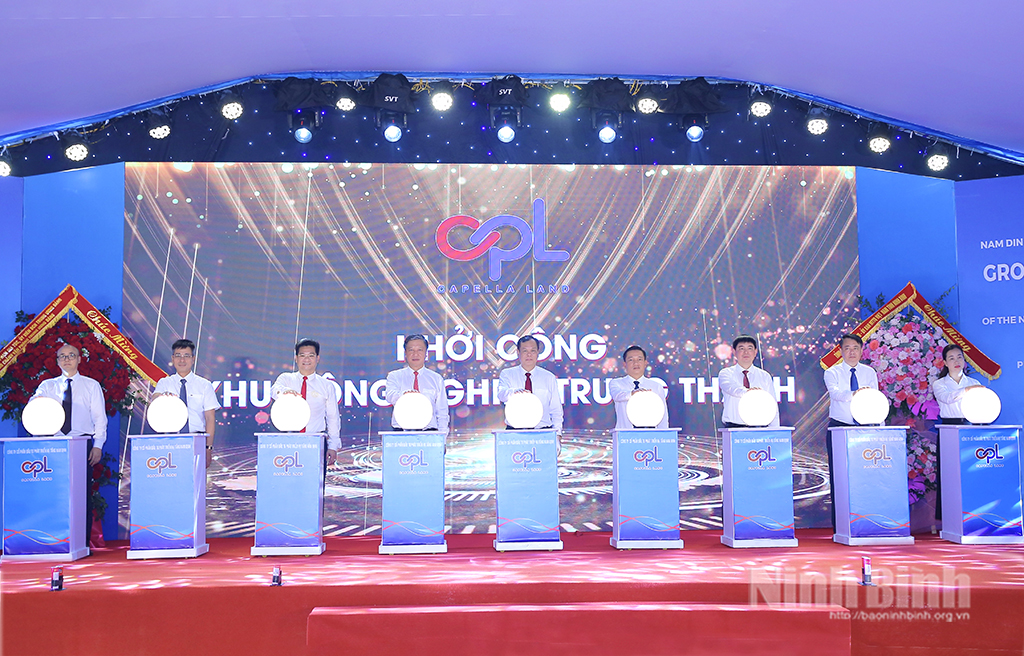 Delegates pressed the buttons to start construction of the project.