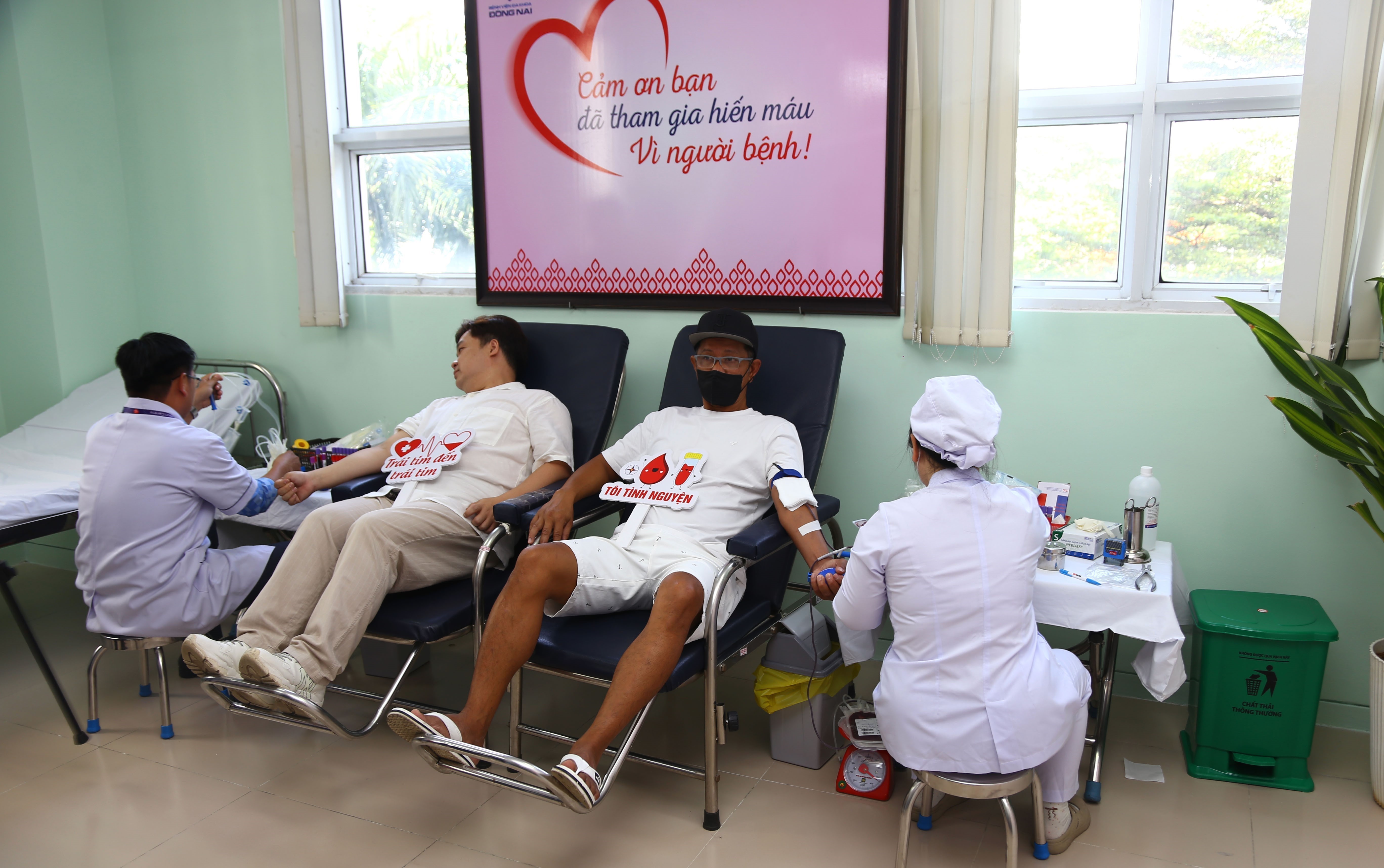 Nhiều người dân trên địa bàn tỉnh Đồng Nai đăng kí hiến máu tại điểm hiến máu cố định Bệnh viện Đa khoa Đồng Nai.