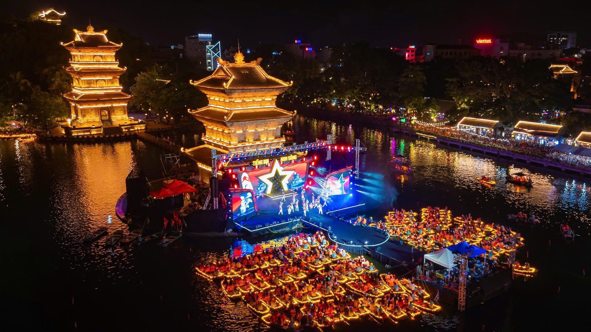 The music night "Call of the Country" at Hoa Lu Old Quarter.