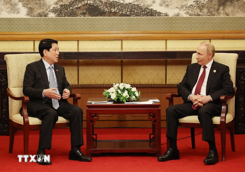 Chủ tịch nước Lương Cường hội kiến Tổng thống Nga Vladimir Putin. (Ảnh: TTXVN)