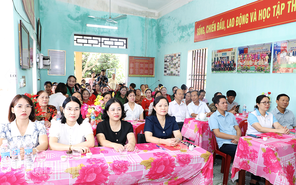 Các đại biểu dự lễ phát động.