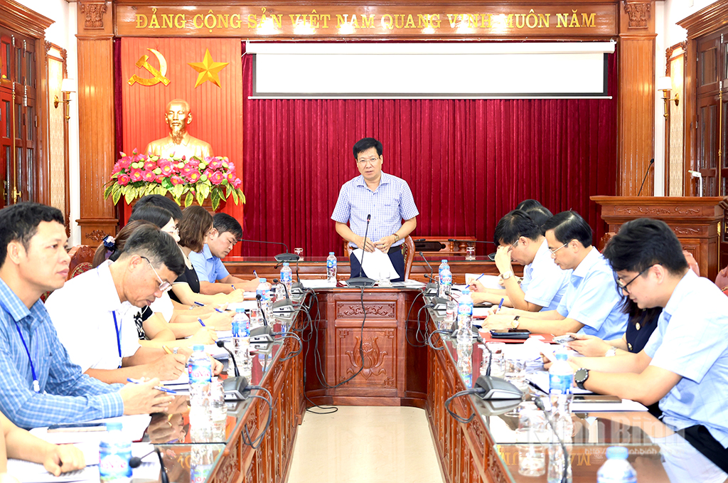 Đồng chí Lê Xuân Huy, Tỉnh ủy viên, Phó Chủ tịch HĐND tỉnh phát biểu tại buổi giám sát.