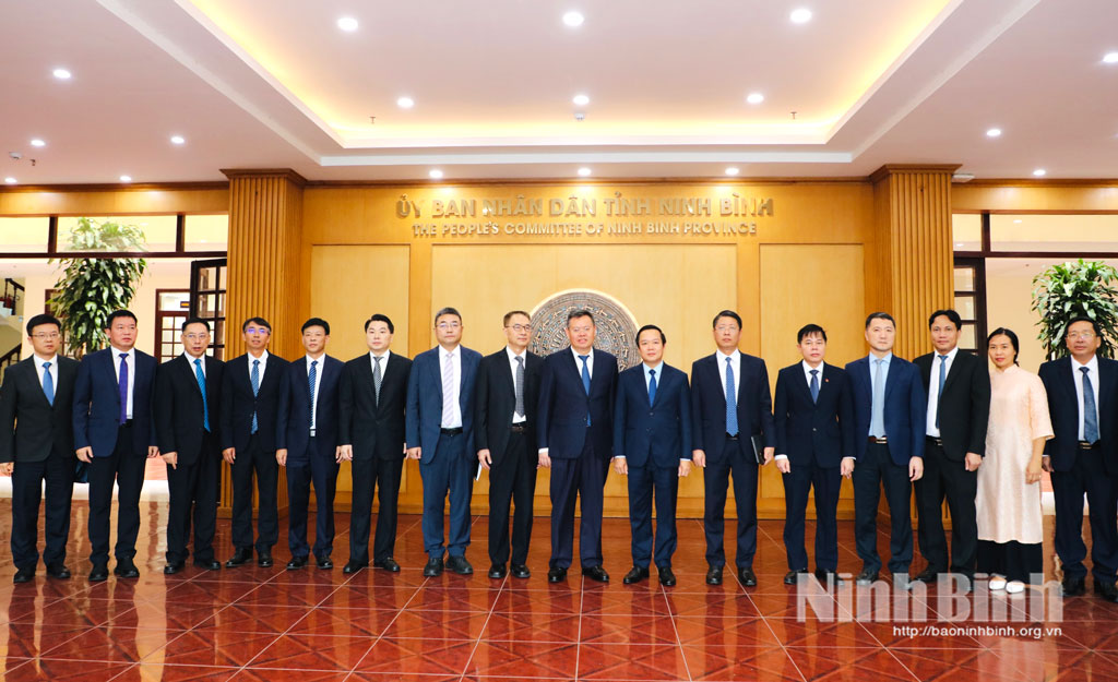 Chairman of provincial People’s Committee receives delegation of Hubei province.