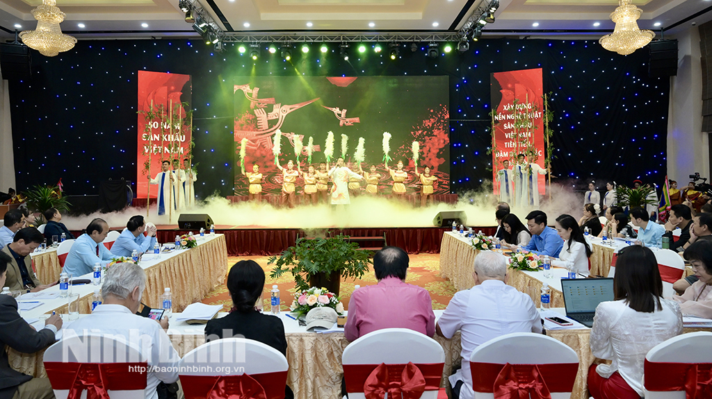 Quang cảnh Hội thảo "50 năm chặng đường đổi mới của Nghệ thuật Sân khấu Việt Nam (1975-2025).