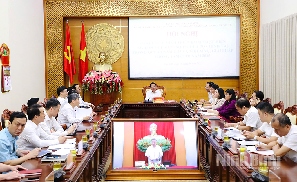 Quang cảnh hội nghị tại điểm cầu Ninh Bình.