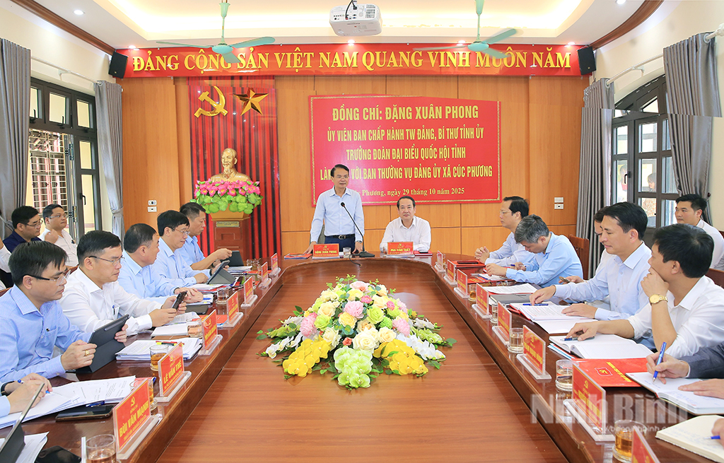 Quang cảnh buổi làm việc.