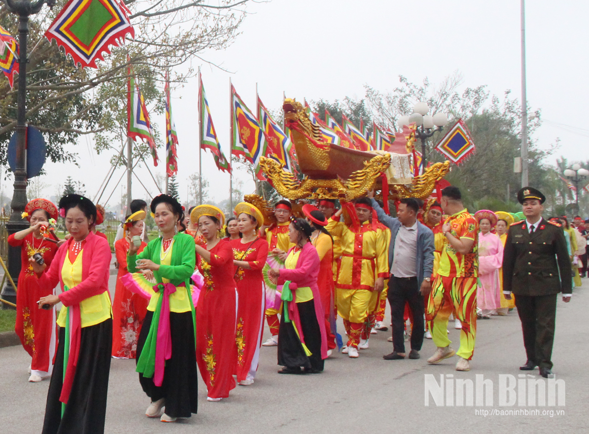 Lực lượng chức năng bảo đảm an ninh, an toàn Lễ hội Khai ấn Đền Trần xuân Bính Ngọ 2026.