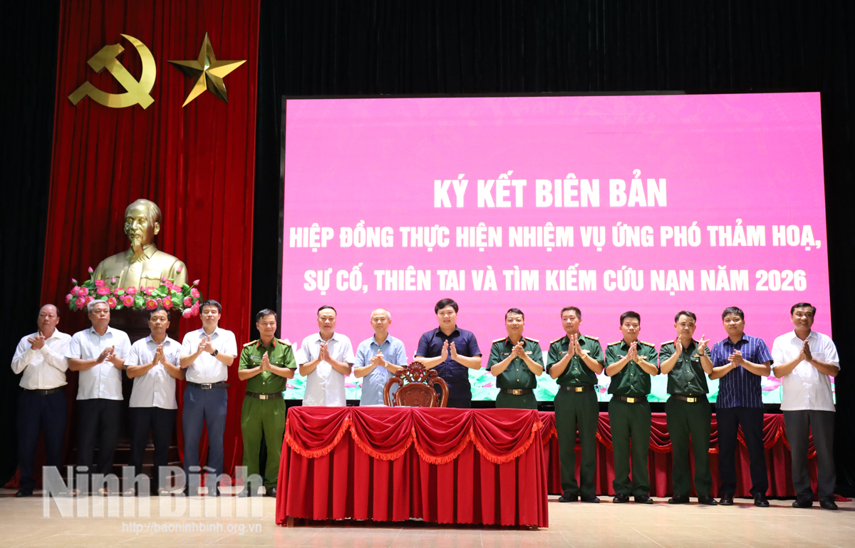 Ký kết biên bản hiệp đồng thực hiện nhiệm vụ ứng phó thảm họa, sự cố, thiên tai và tìm kiếm cứu nạn năm 2026 giữa các lực lượng, đơn vị trên địa bàn.