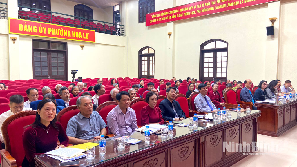 Các đại biểu dự hội nghị.