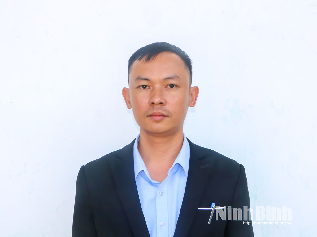 Đồng chí Nguyễn Hồng Quảng, Bí thư Chi bộ, Trưởng Ban công tác Mặt trận thôn Đồi Ngang, xã Tân Thanh.