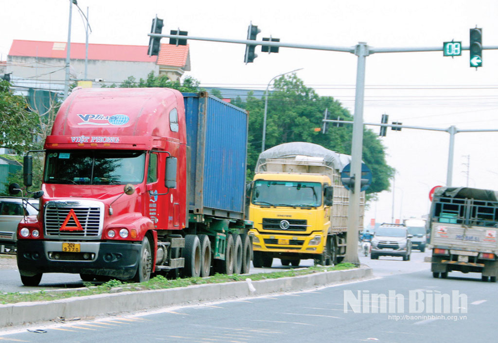 Phương tiện lưu thông trên tuyến Quốc lộ 1A, đoạn qua địa bàn tỉnh.