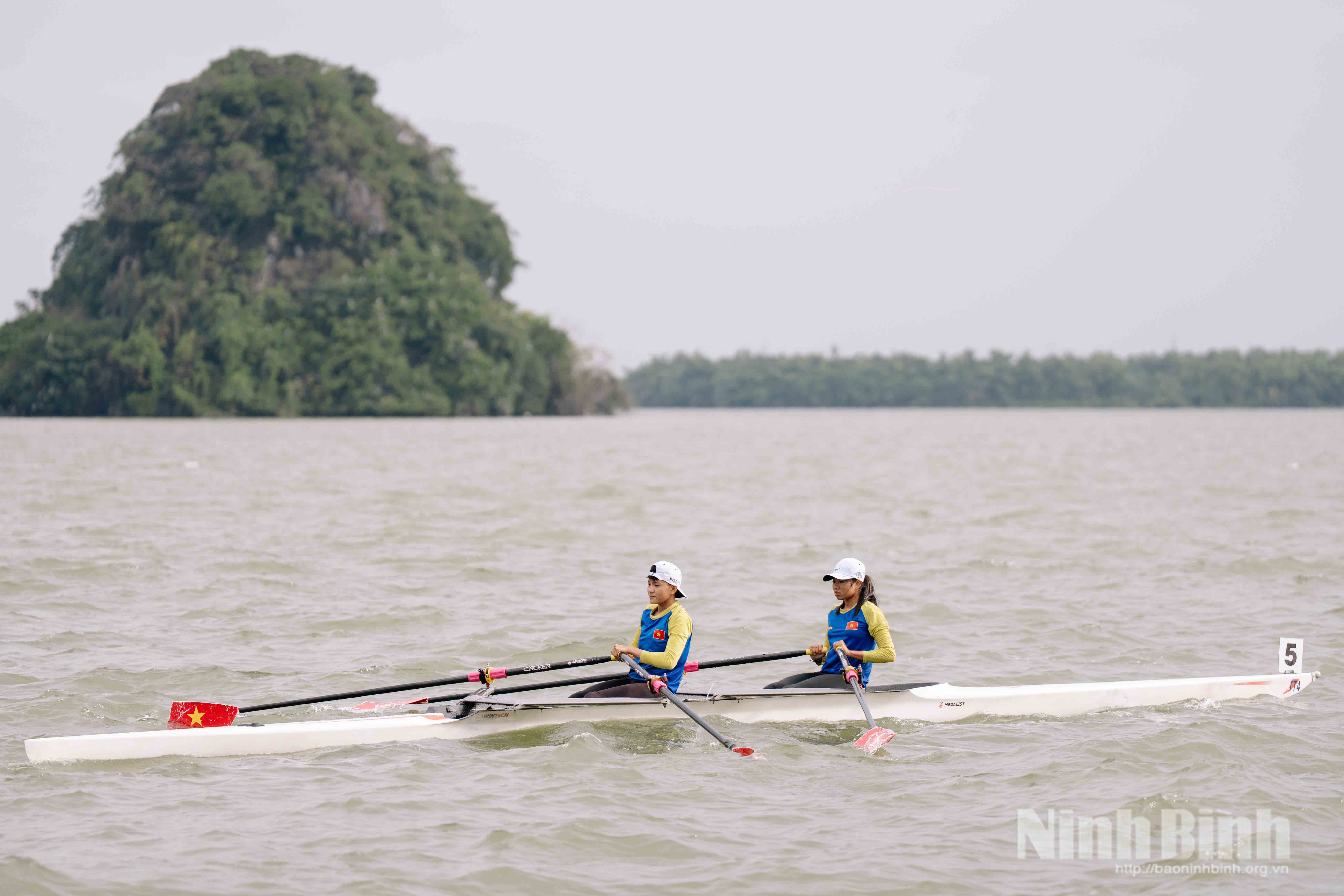 Hồ Lục Nhạc trong Khu Du lịch quốc gia Tam Chúc là đường đua xanh lý tưởng cho các giải đua thuyền qui mô quốc gia và quốc tế.