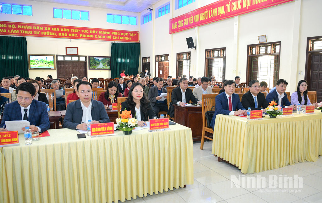 Các đại biểu dự hội nghị tổng kết công tác năm 2025, triển khai nhiệm vụ trọng tâm và phát động phong trào thi đua yêu nước năm 2026 của xã Gia Vân.