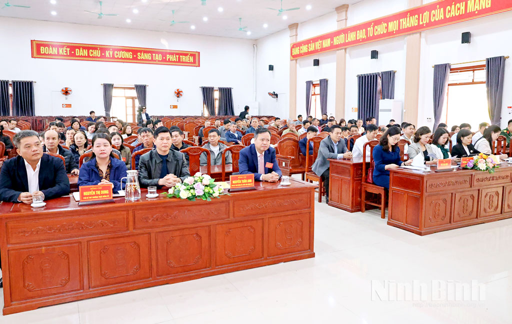 Các đại biểu dự kỳ họp.