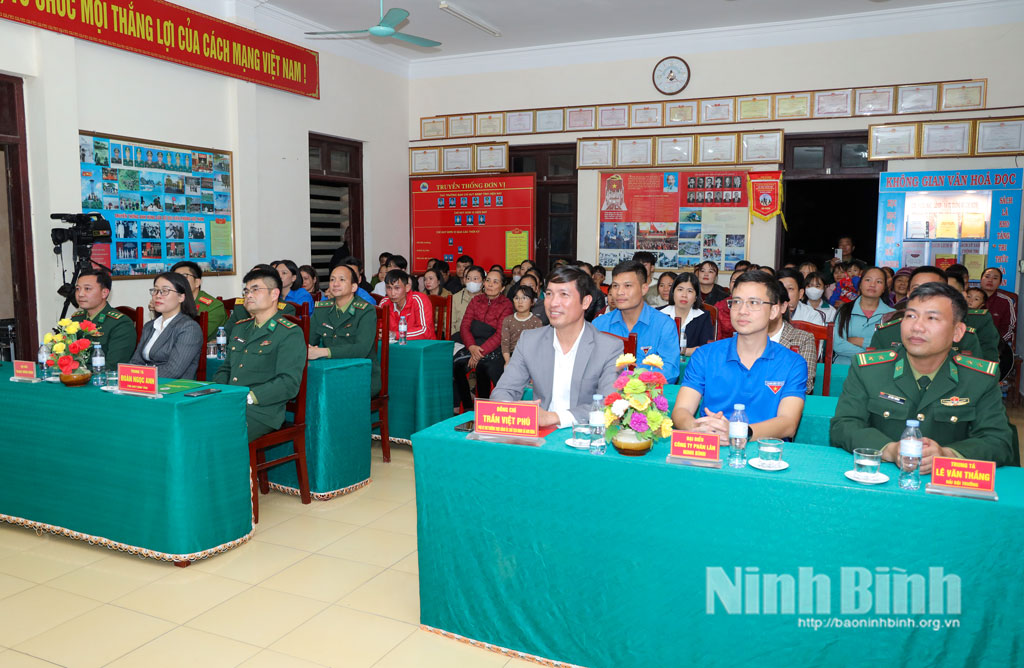 Các đại biểu tham dự chương trình.