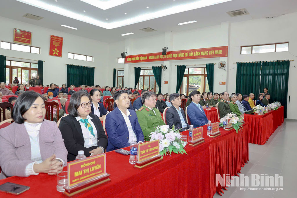 Các đại biểu dự chương trình.