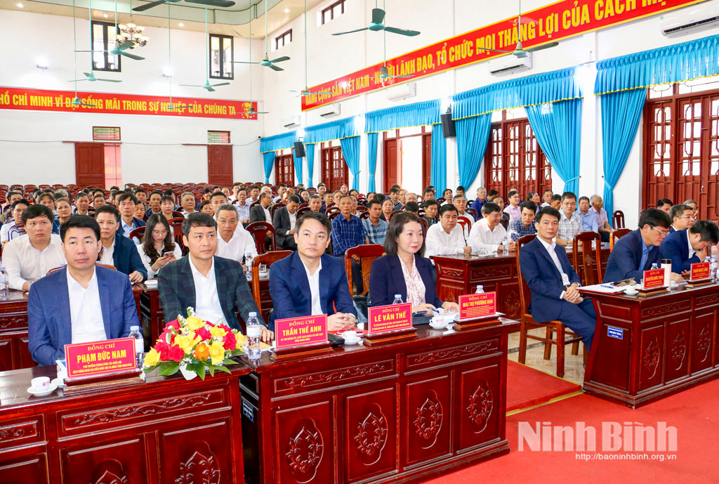 Các đại biếu dự hội nghị tiếp xúc cử tri tại xã Quỹ Nhất. Ảnh: Dũng Phạm