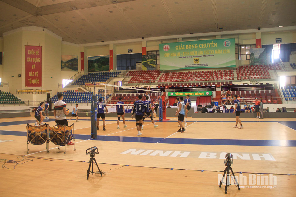 Đội bóng chuyền nam Biên phòng MB tập luyện trước giải. Đây được coi là ứng cử viên nặng ký cho chức vô địch giải đấu năm nay.