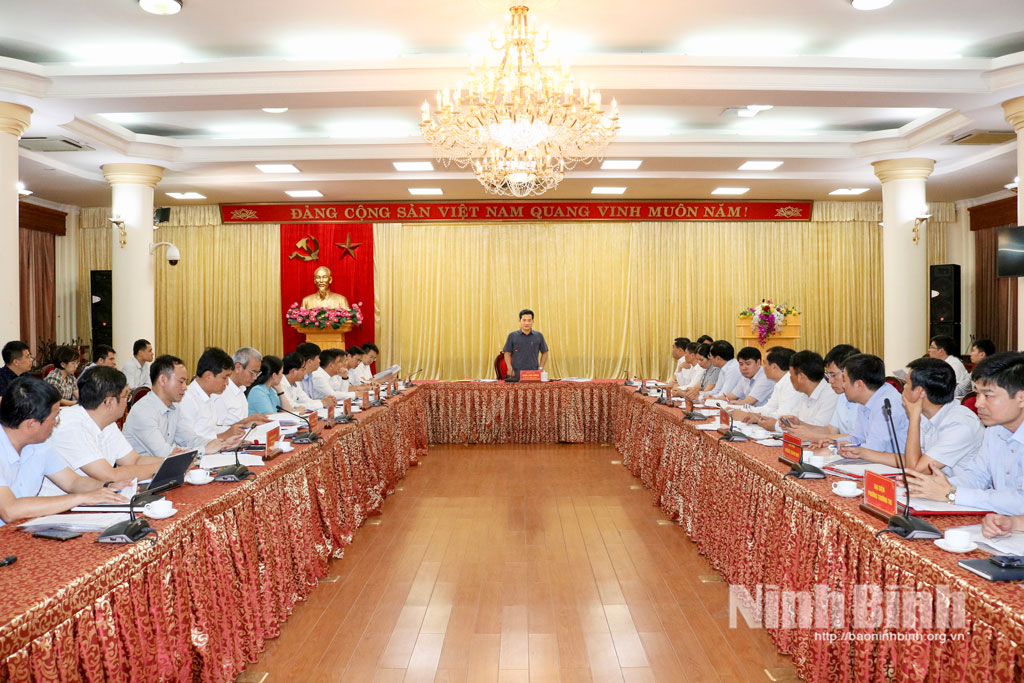 Quang cảnh buổi làm việc.