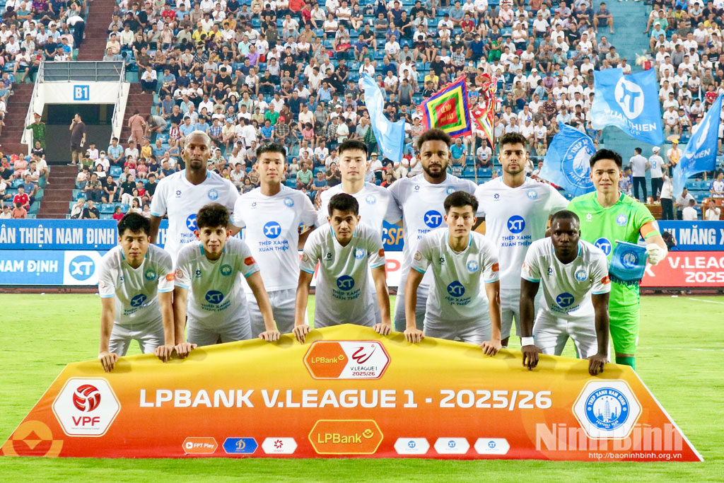 Đội hình xuất phát của đội chủ nhà Thép Xanh Nam Định.