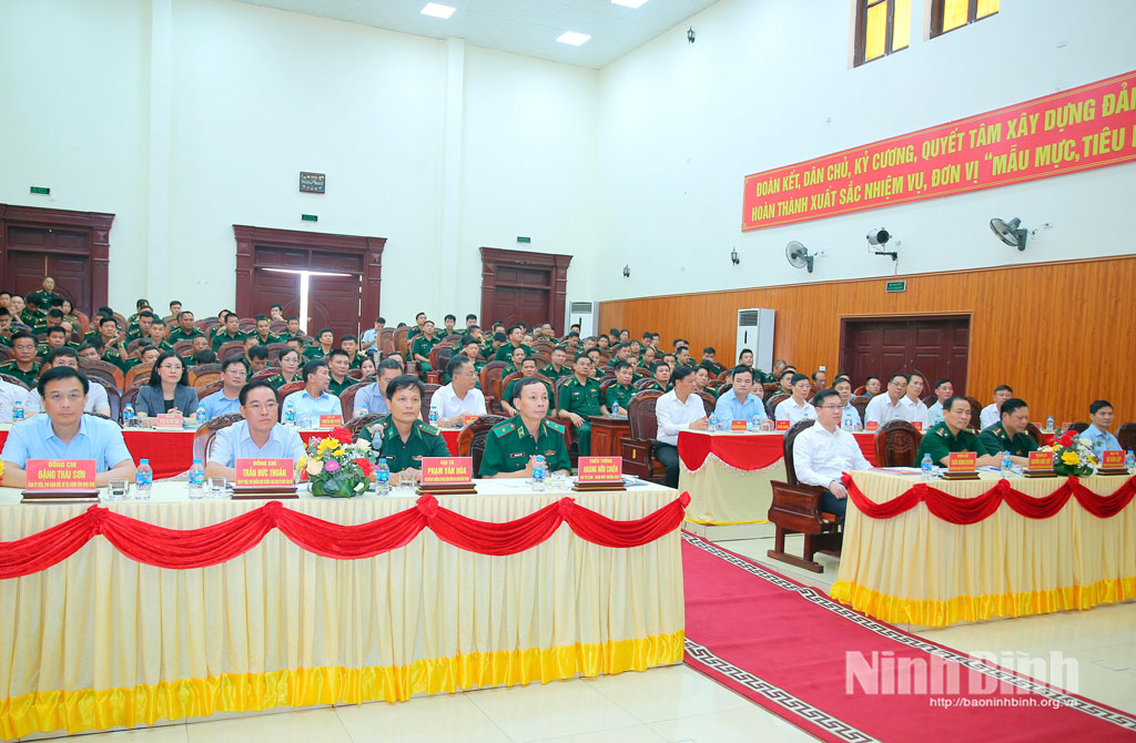 Các đại biểu dự hội nghị.